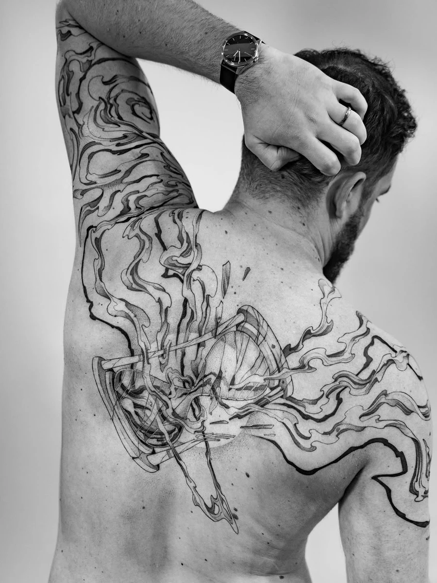 Un autre aperçu de ce beau projet que j'ai adoré réalisé et un tatouage plein de sens pour celui qui le portes fièrement. Merci pour ta confiance, les aller retours Paris-Marseille et ta bonne humeur. On a bien ri ✨ #tattooparis #paristattoo #tatouageparis #backtattoo
