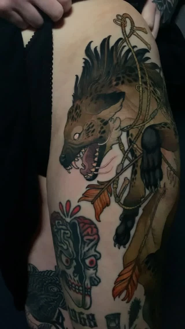 Merci Elise! Réalisé chez @dark_door_tattoo, proteam @la_boutique_du_tatoueur #rouen #rouentattoo #hyena #hyenatattoo