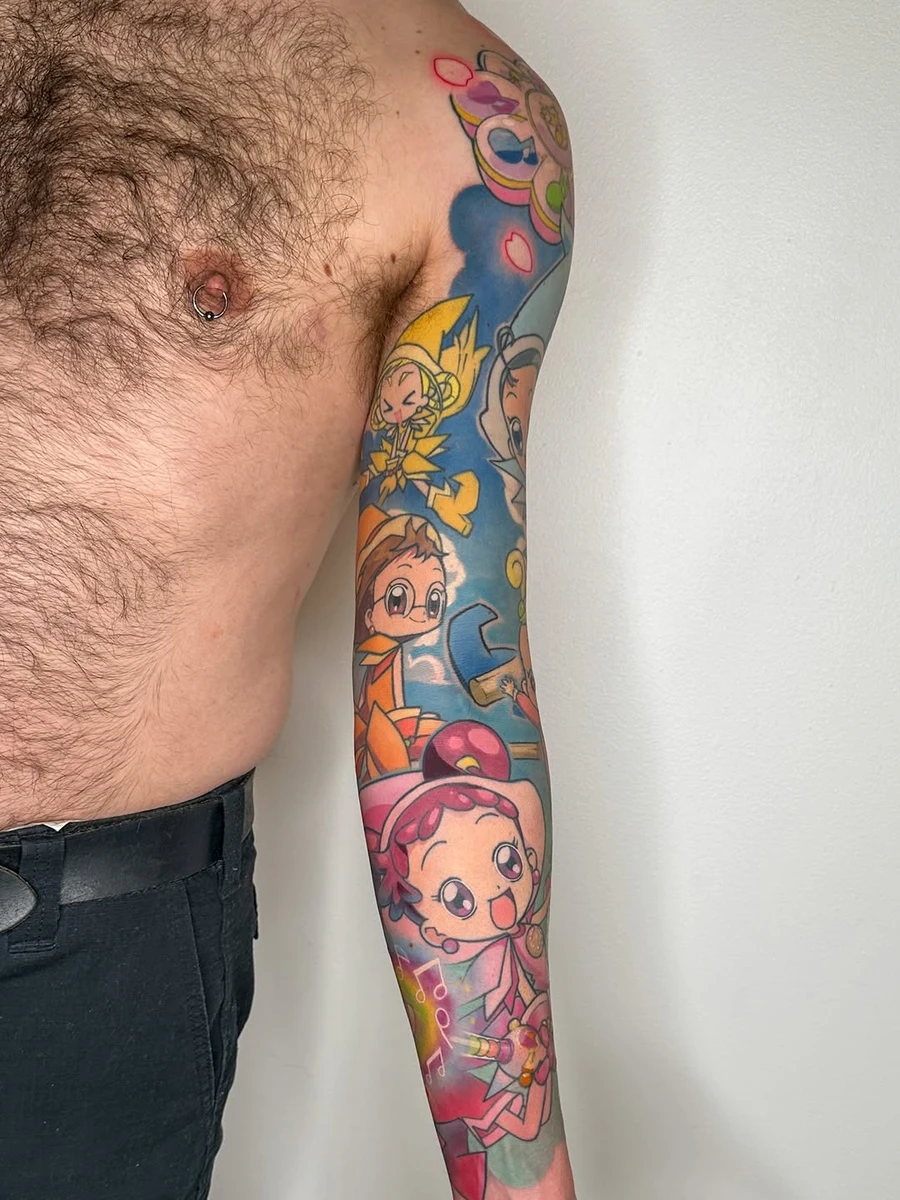 Je vous présente le bras de Maxime terminé. On rend hommage à l'un de ses mangas préféré ✨ Magical DoReMi ✨ Vous pouvez y retrouver tous les personnages iconiques de l'animé. Merci pour ce projet ! Je me suis replongé dans mes souvenirs d'enfance avec ce tatouage. • Proteam: @barberdts_fr @barber_dt