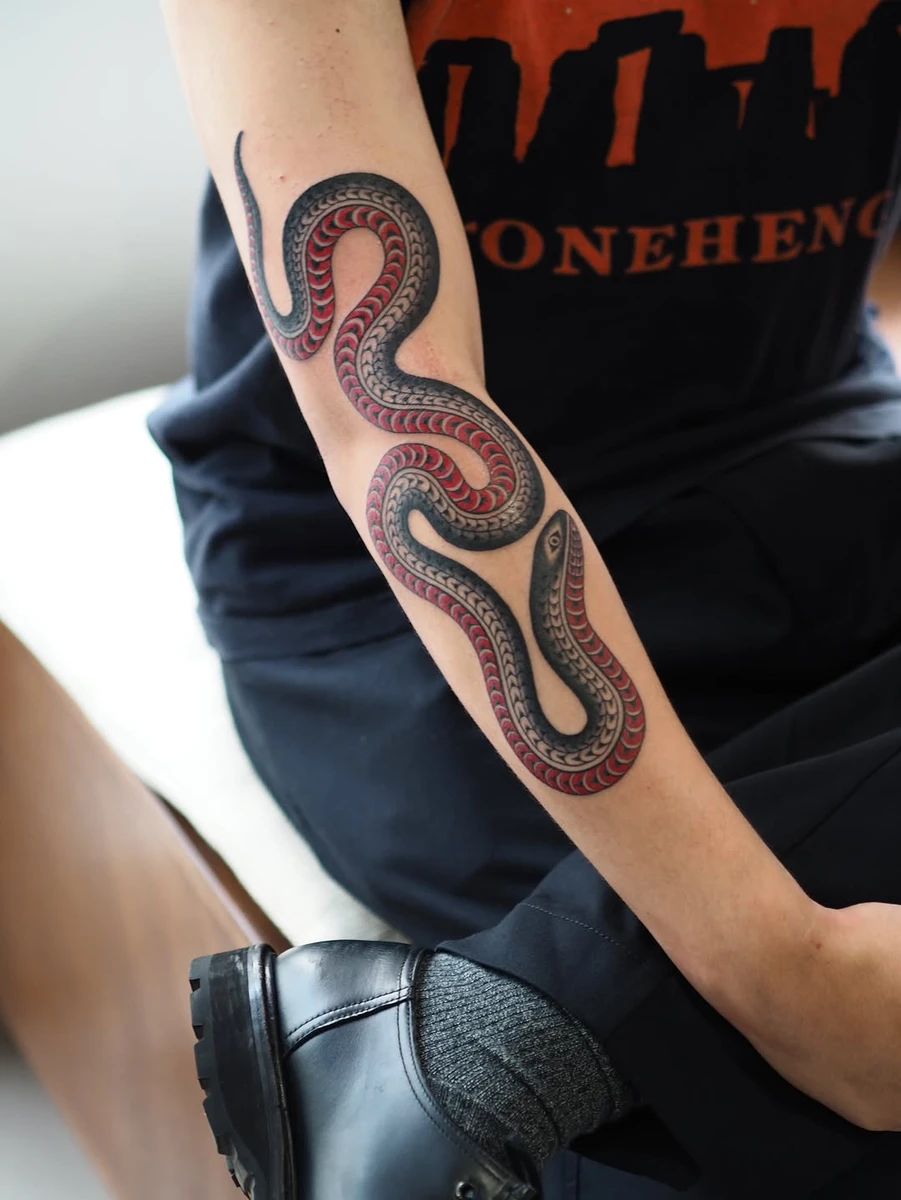 Some snakes on different people. Merci milles fois. ❤️
