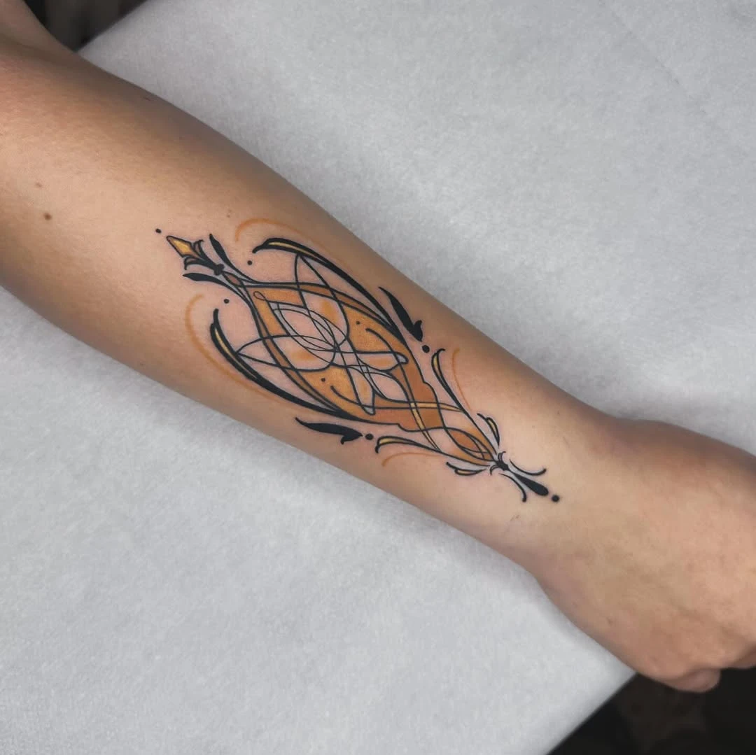 Ce tattoo est à l'honneur du Seigneur des Anneaux, merci d'avoir eu ce coup de cœur pour ce flash 🤍