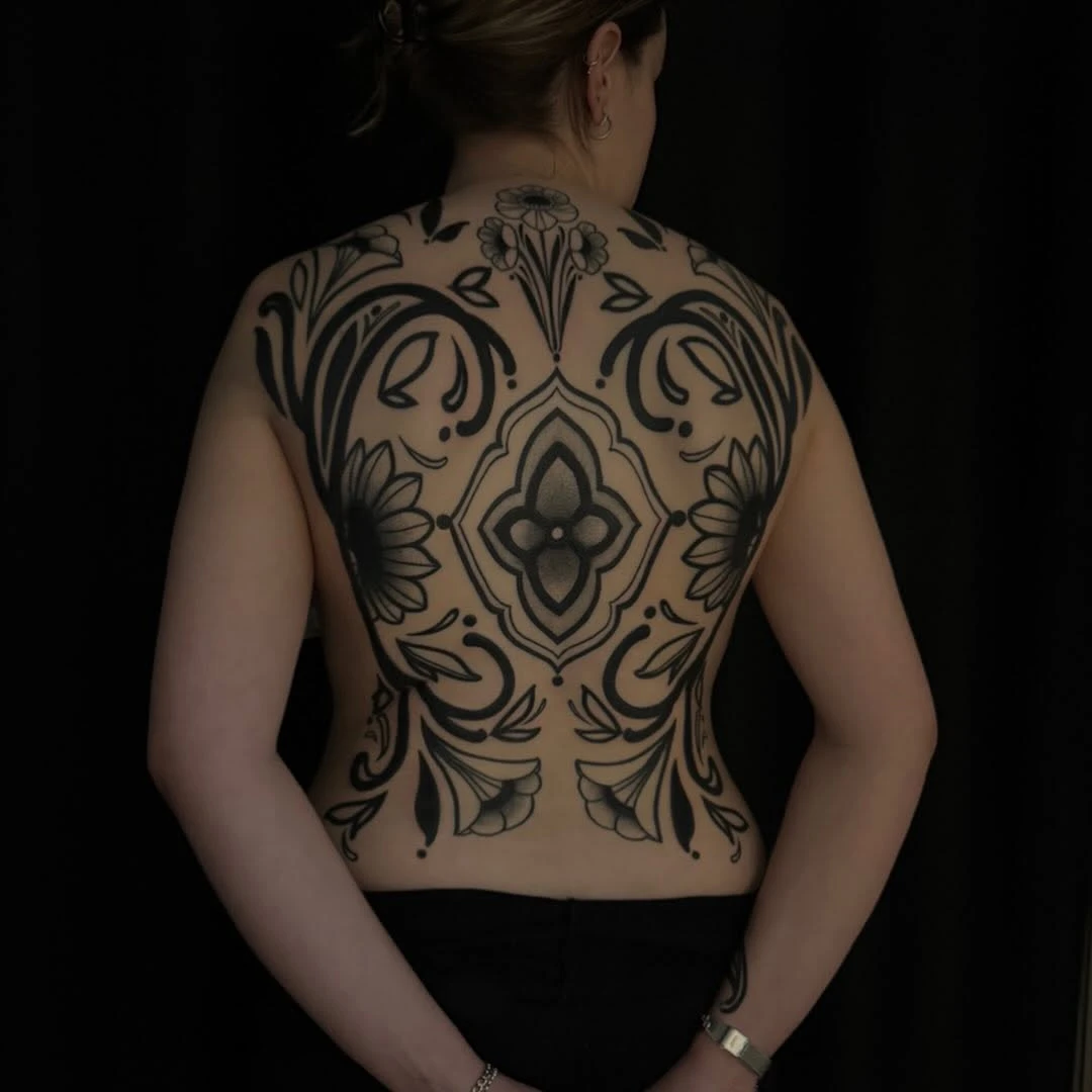 Mon premier dos 🤍 Une immense gratitude pour ce magnifique projet mené sur la durée.