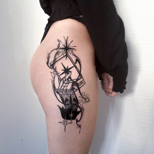 Un de mes premiers flashs, je suis trop contente d'avoir pu le tatouer enfin ! 🥹 Merci de l'avoir adopté.