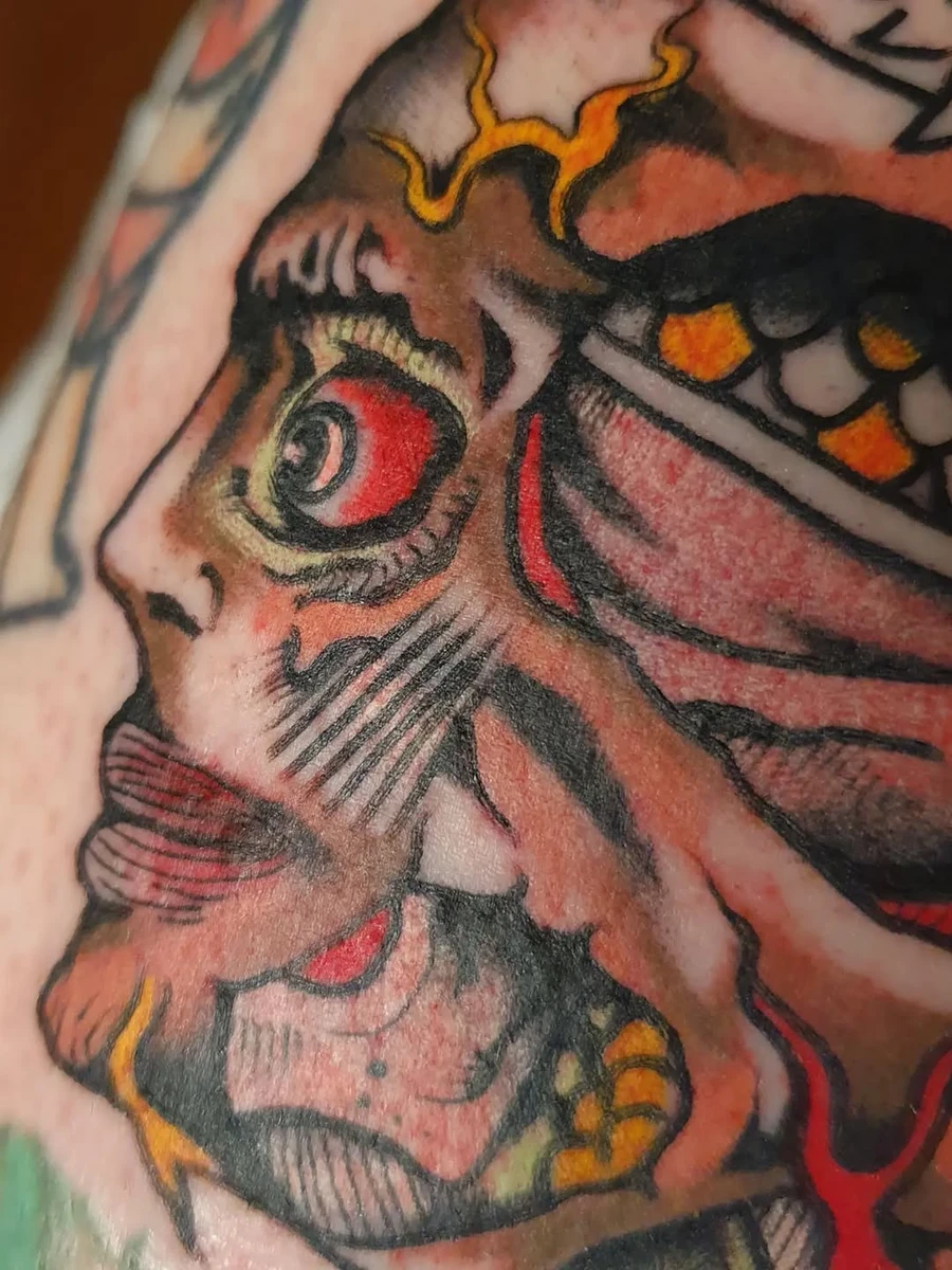 Freehand fait @american_horse_tattoo_parlour sur @ozzy_christ_tattoo lors de mon passage chez lui il y a quelques semaines. #freehandtattoo #tatouageparis #tatoueurparis #traditionatattoo #gapfillertattoo