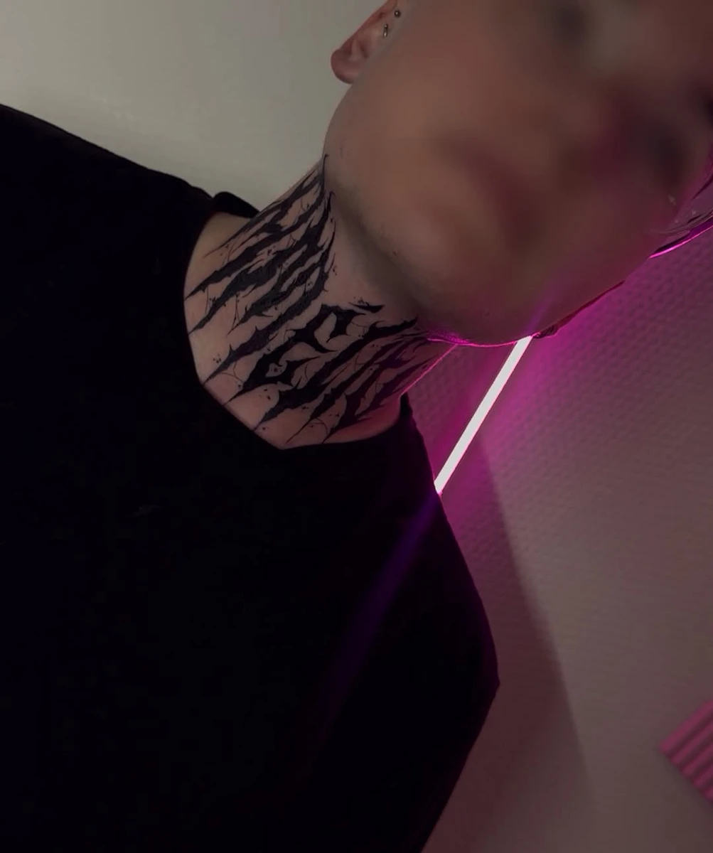 Toujours plus de gorge comme ça svp.