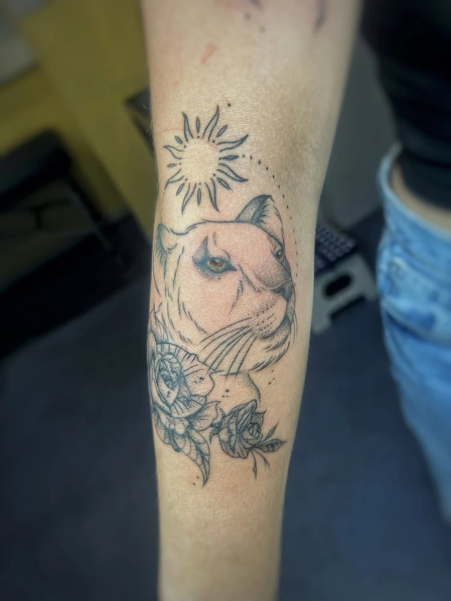 Une lionne avec son propre regard pour lui rappeler la force qu'elle porte déjà en elle. 🦁👁️