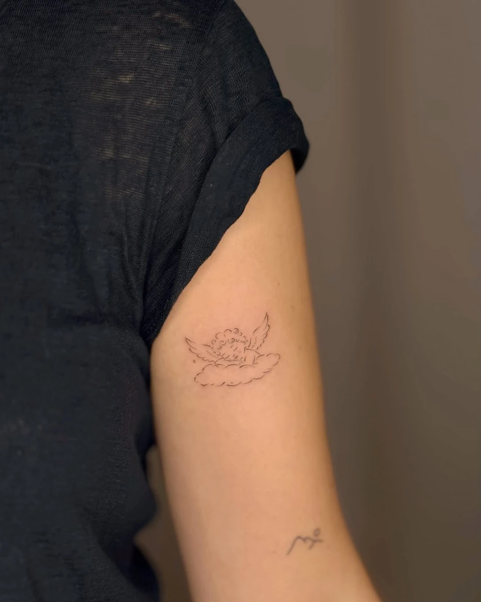 🌟 . . . #tatouageparis #paristattoo #tatouage #tattooinspiration #smalltattoo