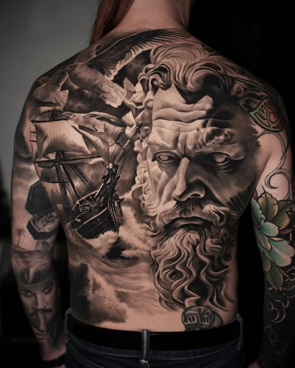 Une petite photo du tatouage de @rudycaillet . J'ai adoré faire ce dos complet sur le thème de Poseidon merci encore ! #tattoo #fullbacktattoo #realistictattoo #poseidontattoo #tatouage