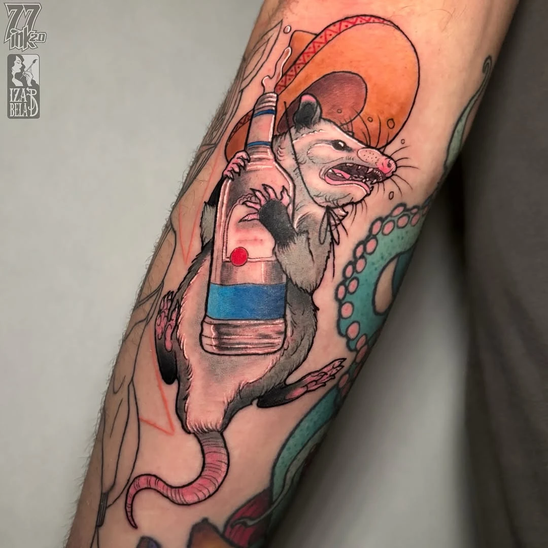 Pijany meksykański opos jako fillerek 🦝 Zapisy: iza.baginska.art@gmail.com #possum #possumtattoo #neotrad #neotraditional #animaltattoo #tequilatattoo #inked #gapfiller #tatuaż #tattoo #tatuażwarszawa #opos