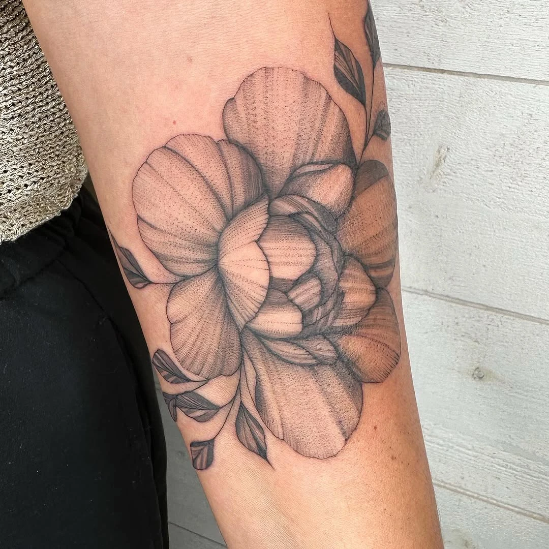 ❊ Pivoine ❊ Merci Sylvie pour ta confiance pour ce premier tattoo ❊ . #tatouage #tatouagemontpellier #montpellier #tattoomontpellier #tattoodesign #instatatouage #finelinetattoo #delicatetattoo #tatouagefemme #tatouages #mondialdutatouage #phototatouage #tattoofotheday #tatouagefemme #moontattoo #mo