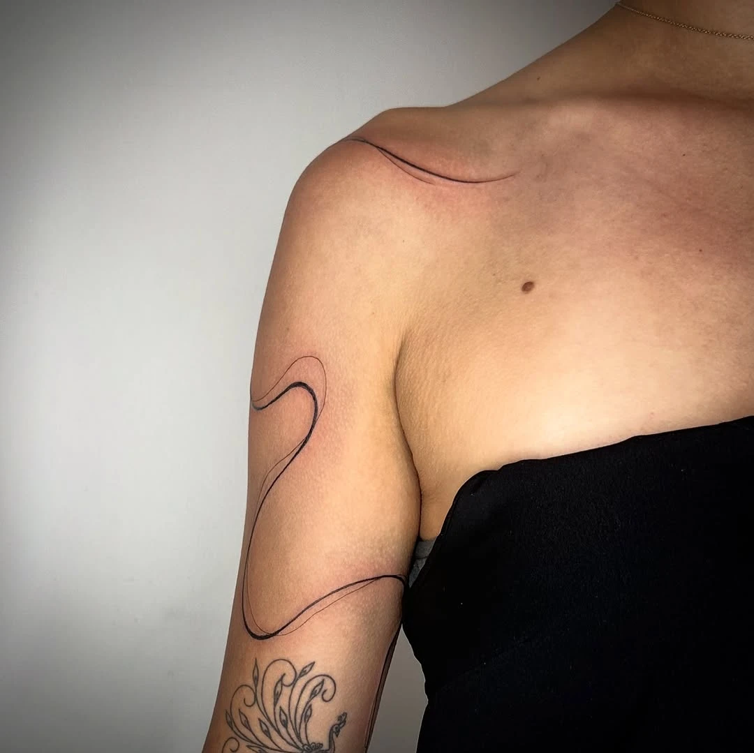 〰️😍 #linetattoo #lineworktattoo