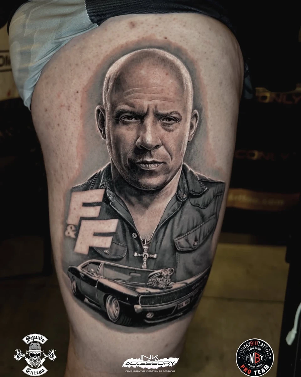 «La famille avant tout. 🔥🚗 Qui reconnaît cette légende du cinéma ? Réalisation 100% black & grey sur cuisse. ⬇️ Notez ce projet sur 10 #tattoo #tatouage #realistictattoo #portraittattoo #blackandgreytattoo tattooartist inked tattoolife fastandfurious cartattoo vinDieselFans realismtattoo tattooadd