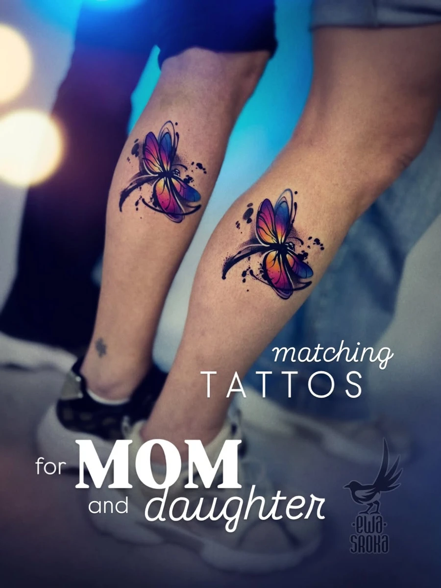 Matching dragonflies for mother & daughter 💕 Same idea, same placement, but still a bit different. PRO TIP: be the second one getting tattooed - always faster 😏 Done using @emalla.official needles #ewasroka #dragonflytattoo #matchingtattoos #momanddaughtergoals #tattoosforwomen tatuaż watercolor •
