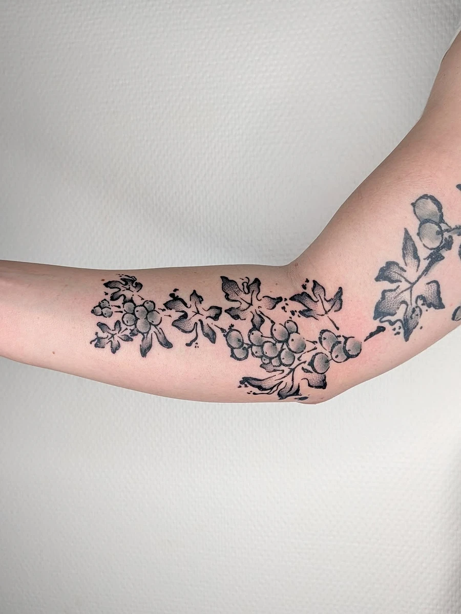 Adrien continue son bras après deux années 👀 J'aimerais faire plus de tattoo dans ce style. Bisou 😘