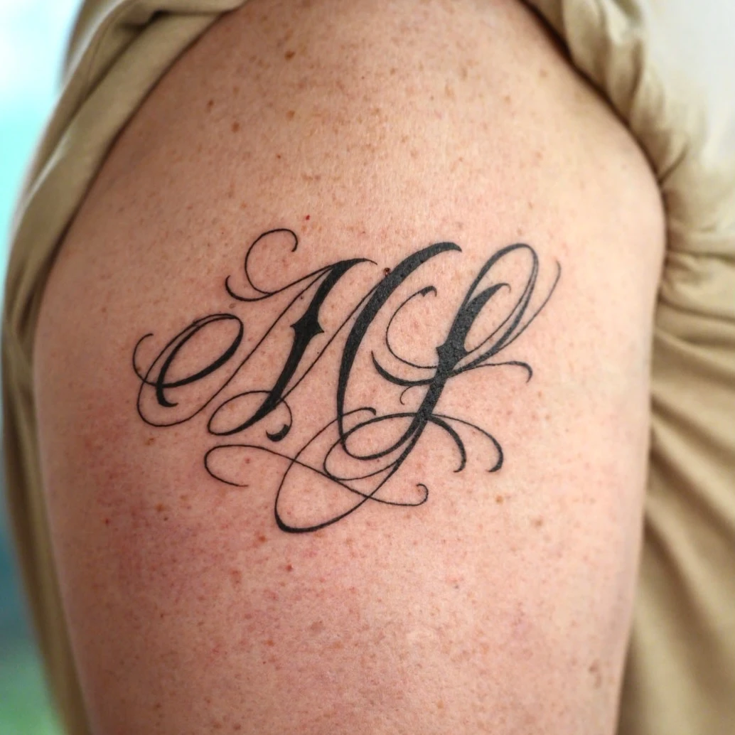 #letterstattoo #foret_sepia #marti_noty #typography #bordeaux