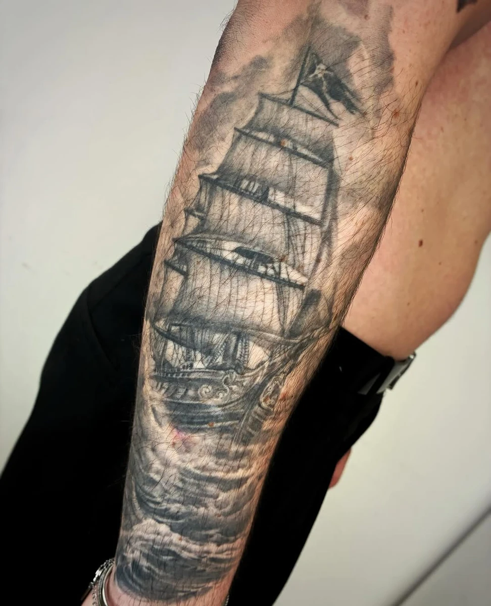 Cicatrisé depuis 2 ans ✨🏴‍☠️ #tattoo #lilletattoo #piratetattoo #healedtattoo #francetattoo