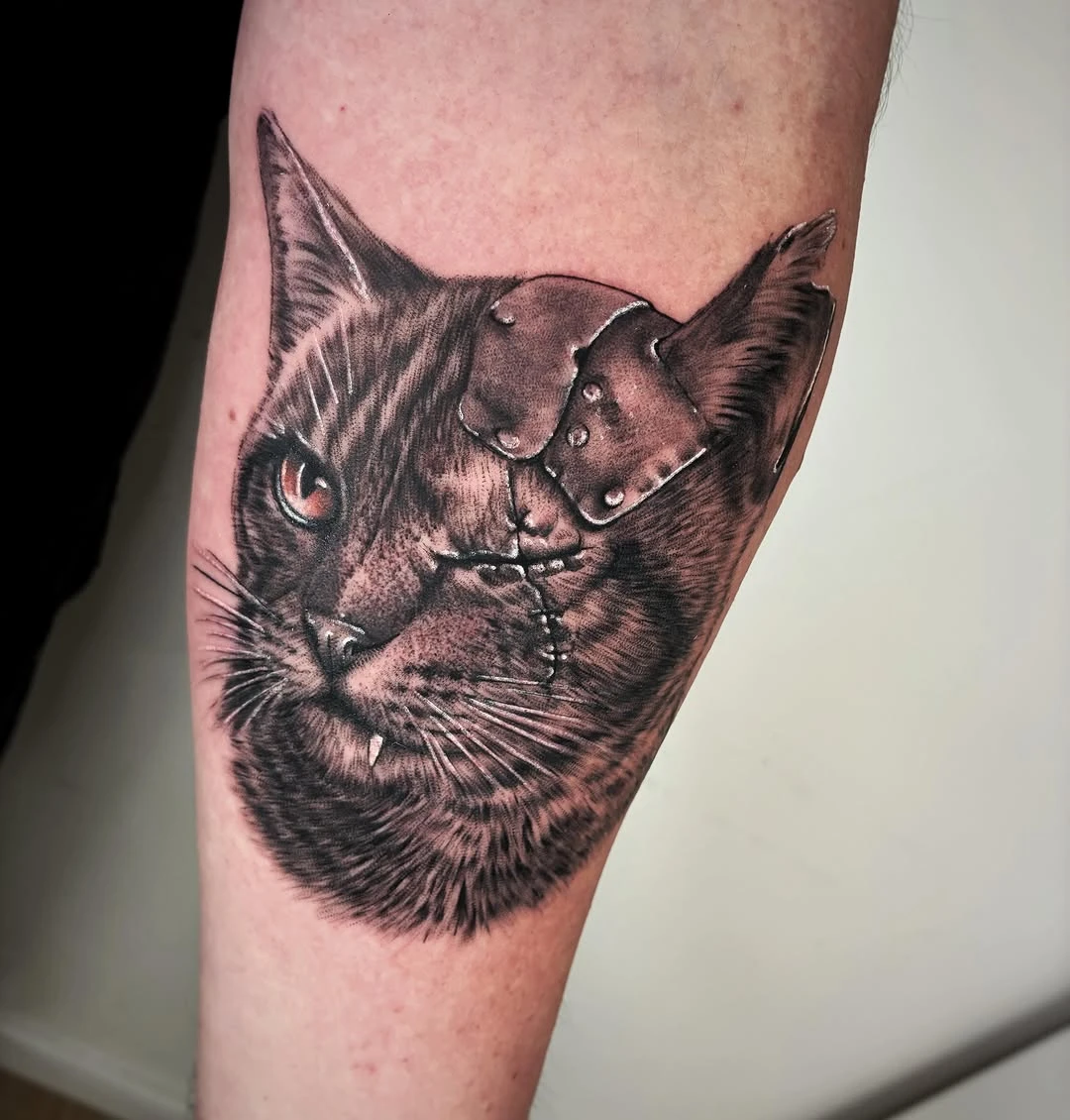 Terminoutor ! Ou Chaminator 🦾😺#tattoolille #lillemaville #cattattoo #realismtattoo #terminator