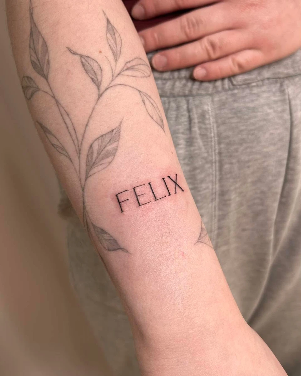 Prise de rdv et devis : encre.me/lameduserpent 🌸🌸 #tatouageaisne #tatouage02 #tatt #tats #tat #smalltatoo #smalltatto #tatouage #tattoo #minimalisttattoo #minimalisttatoo #tatoaugeminimaliste #tatouageprenom