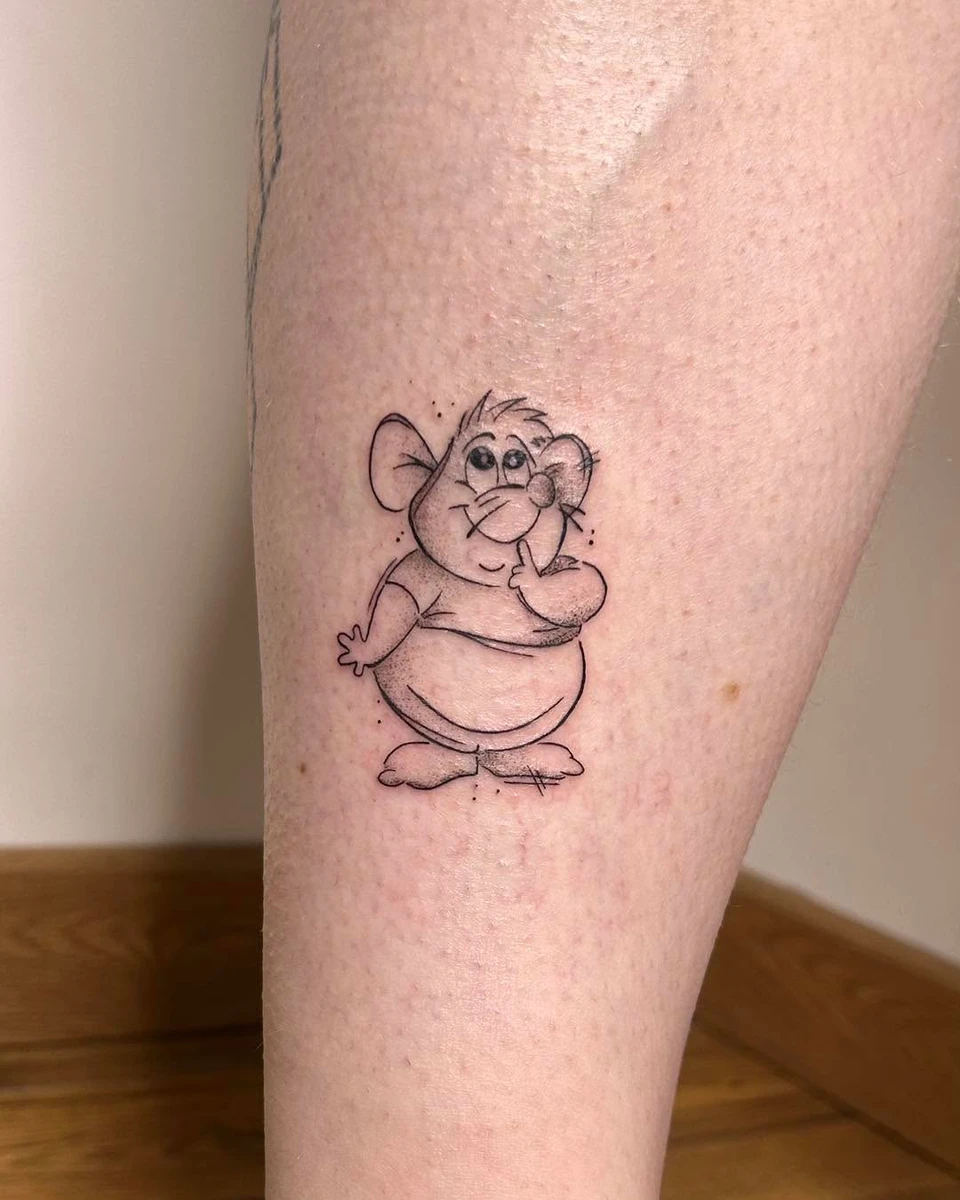 Devis et prise de rdv : encre.me/lameduserpent #tatouage #tat #tats #tatt #gusgustattoo #gusgustate #gusgustattoo🐀 #gusgustattoos #gusgustatoo #Disney #rat #disneytattoo #disneytat #disneytattoos