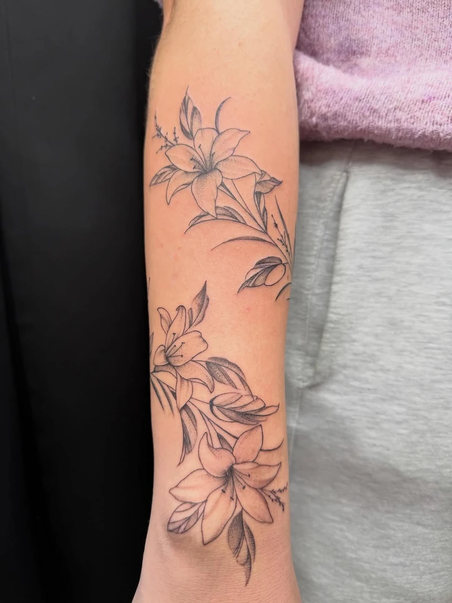 Un magnifique bracelet floral comme on les aime, fourni mais pas trop, ombragé à souhait ! 🌺 Merci Lola.