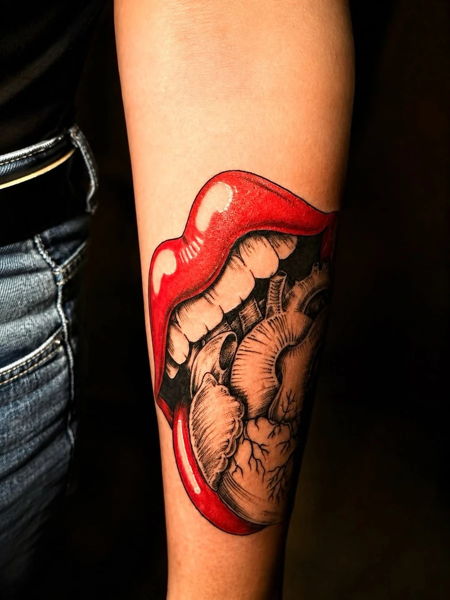 Travail de Dollinart Tattoo Studio
