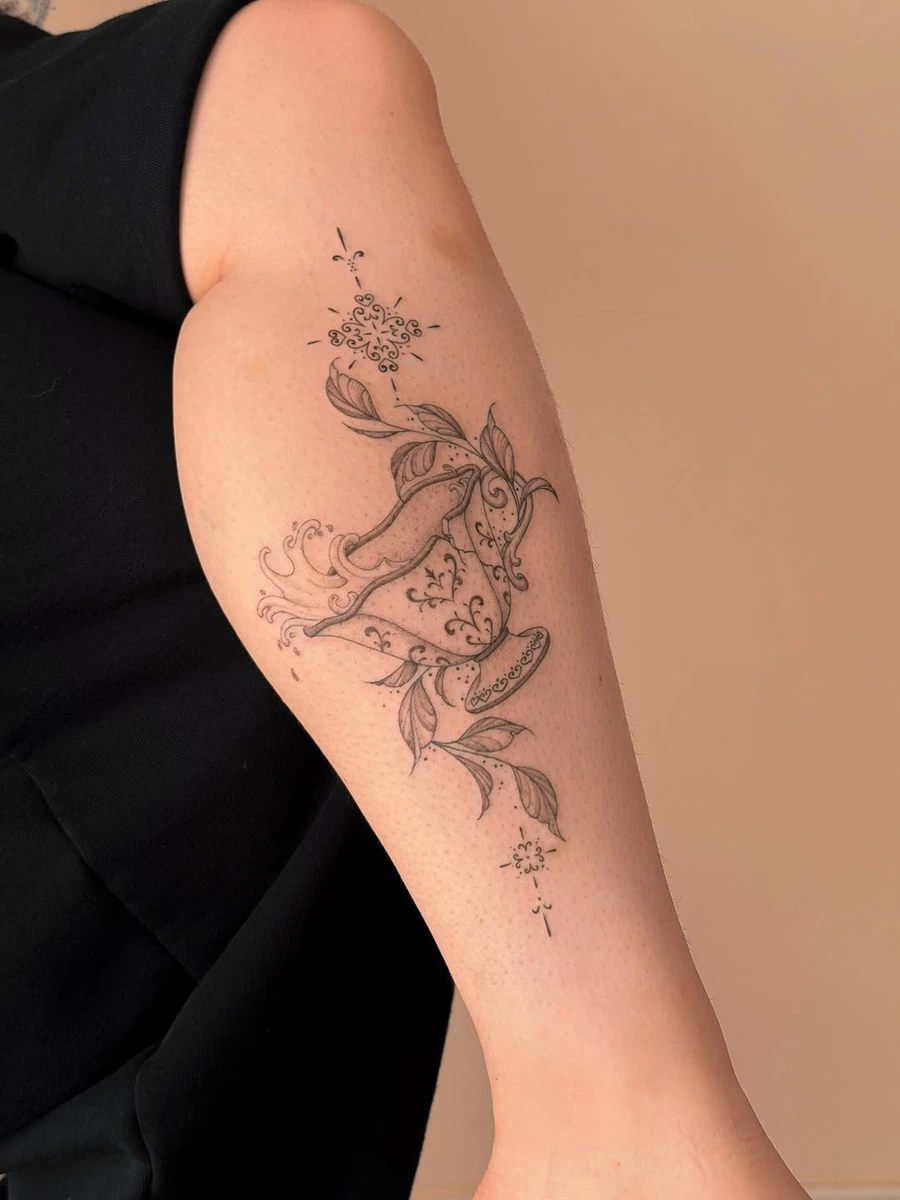 Flash adopté ! On a ajouté un peu d'ornemental au dessus et en dessous du flash initial :) Merci Celia pour ta confiance ✨