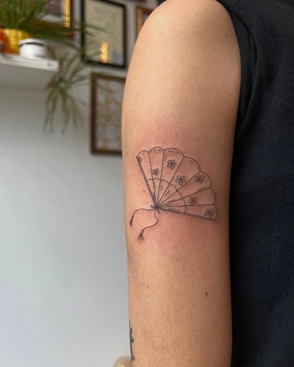 Éventails, fine line.