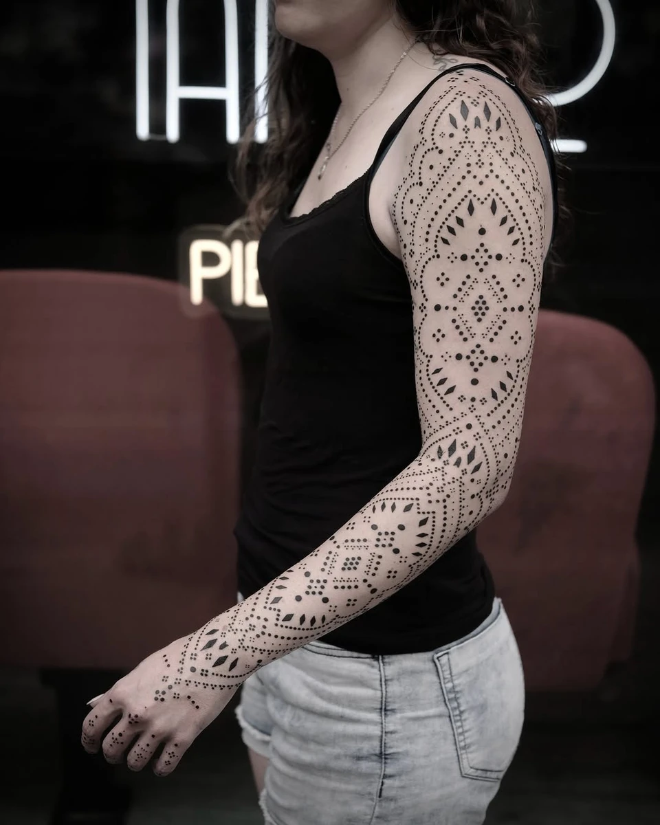 Le bras de Tiphaine en une session + la main en freehand — merci.