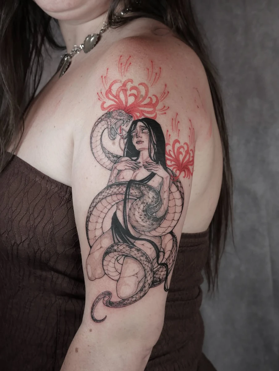 Premier tatouage d'Elisa — fine line.