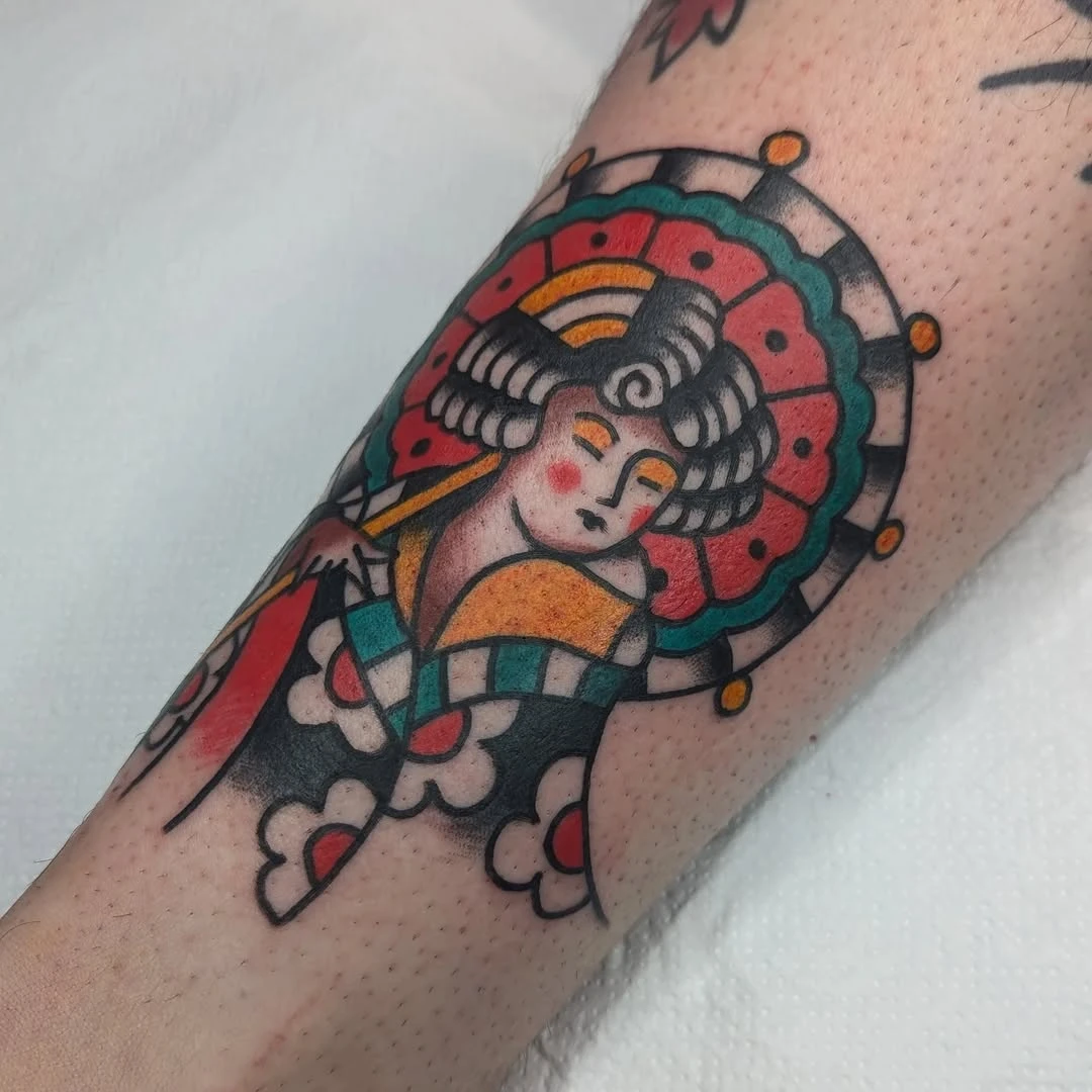 Geisha pour Kevin ! On continue de remplir cette jambe bien colorée :D