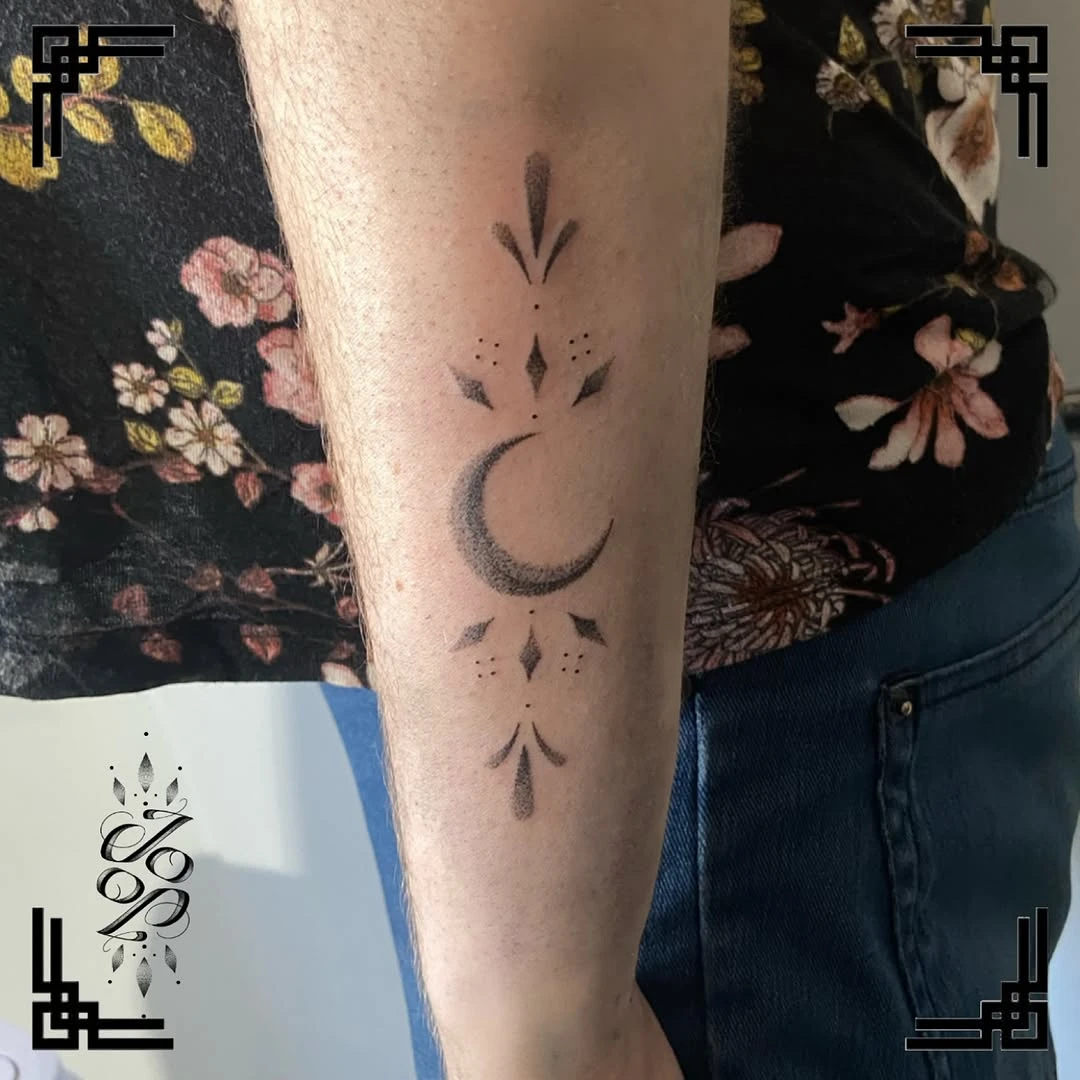 Ornement avec lune — merci Vera pour ta confiance.