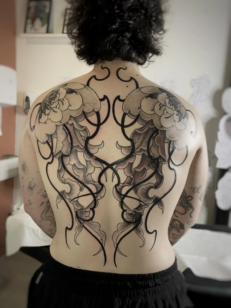 Méduse en symétrie, inspirations variées, néo-japonais.