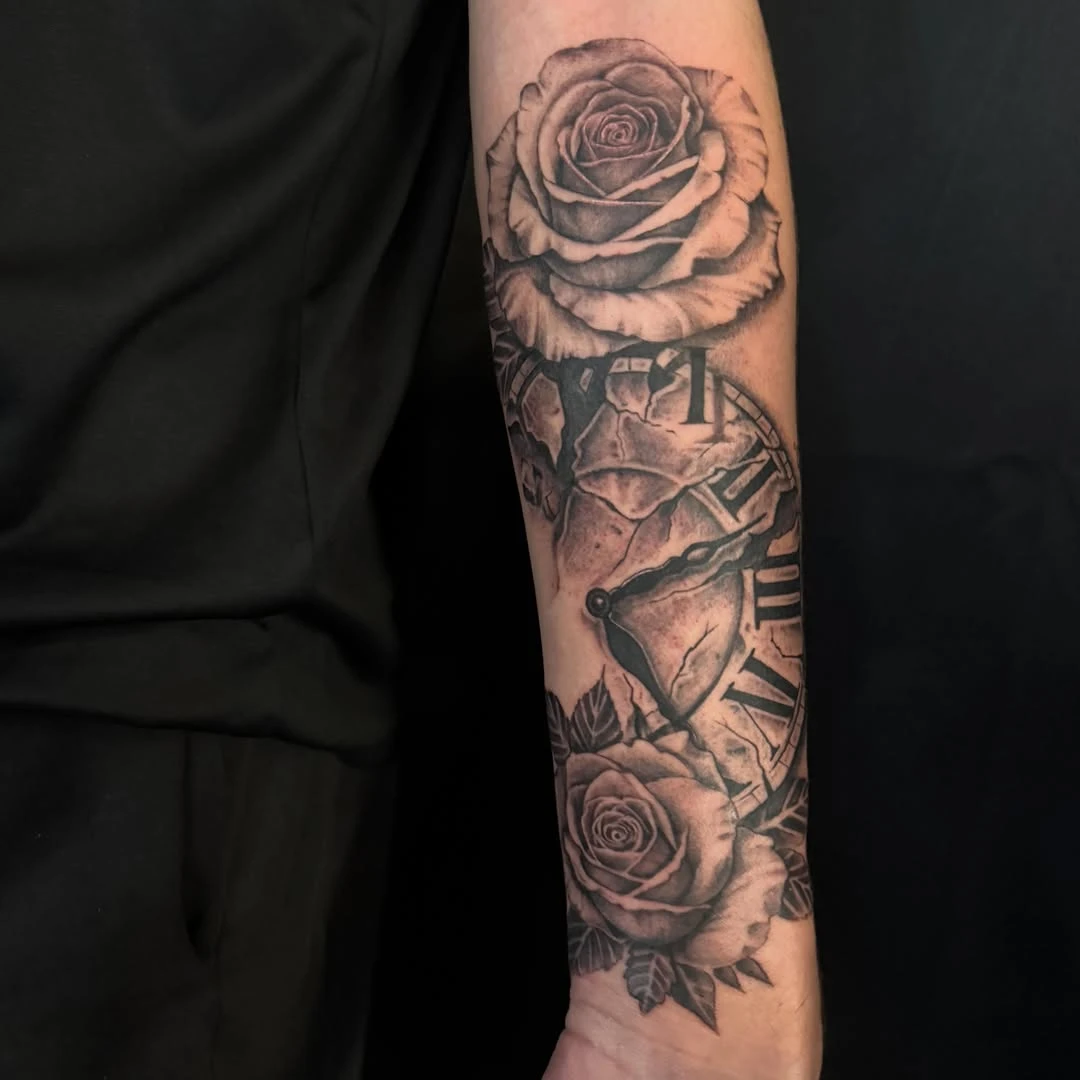 « Time flies » — tattoo réalisé sur une journée. Bravo et merci à mon client.