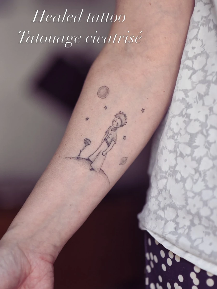 Tatouage Le Petit Prince, fine line, cicatrisé.