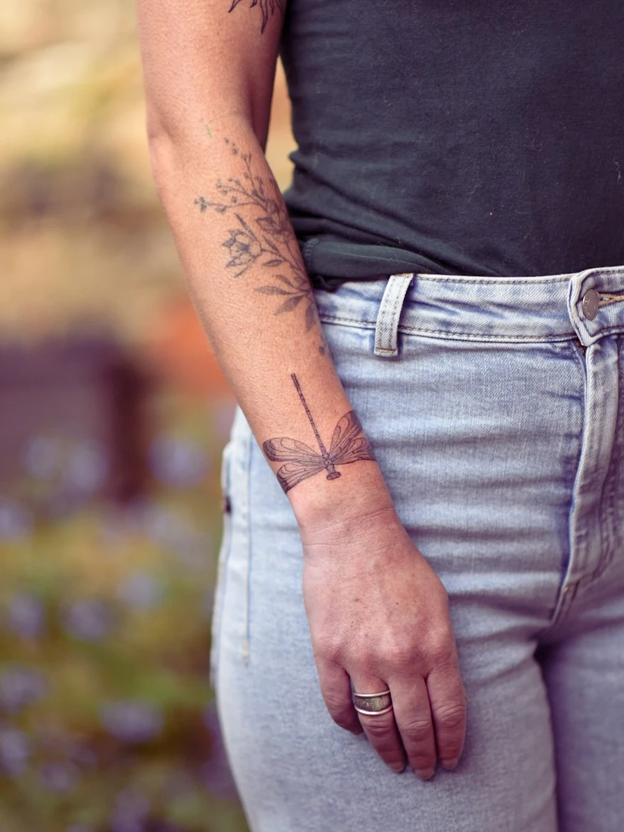 Libellule (demoiselle), tatouage entre amies — Oriane &amp; Cécile.