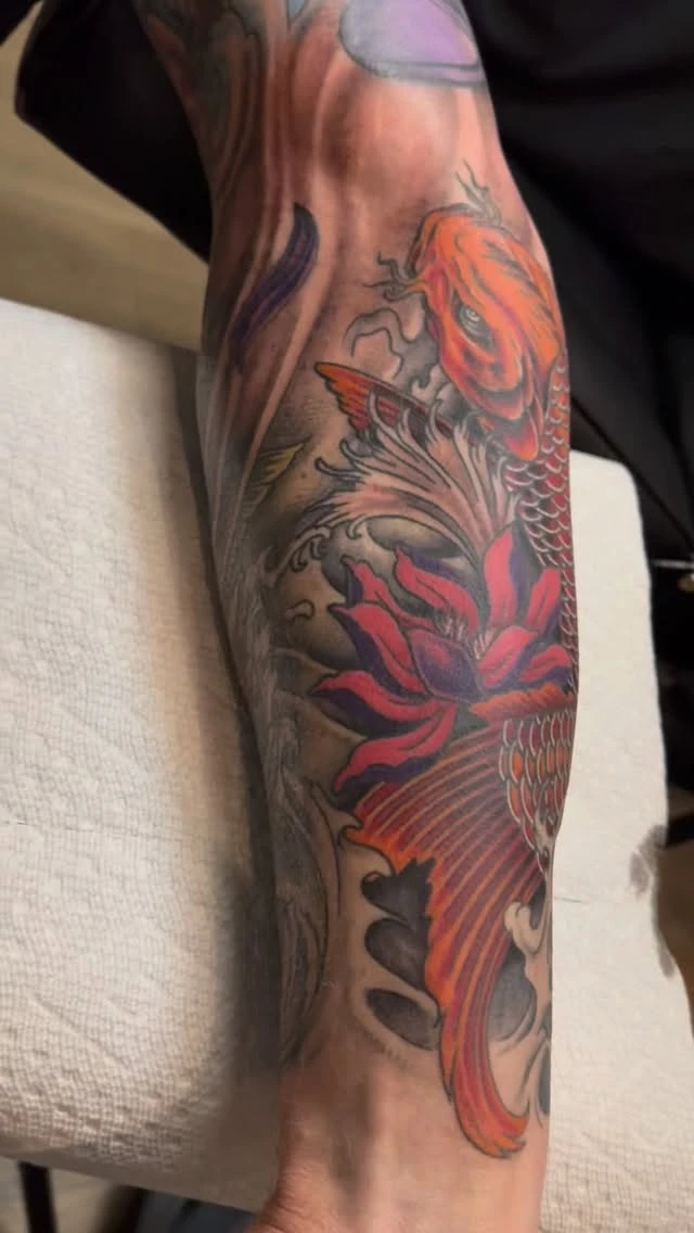 Coloring this koi piece.
