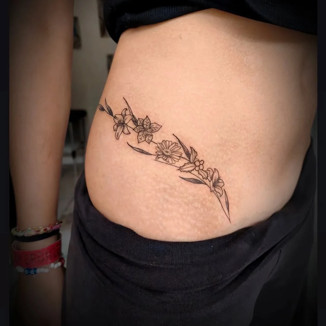 Tatouage floral #finelinetattoo