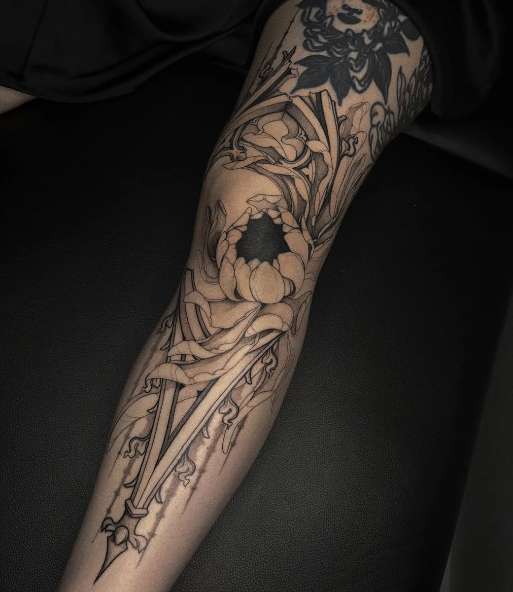 Merci Anaïs ✨ réalisé en deux jours d'affilée. #gothtattoo #ornementaltattoo