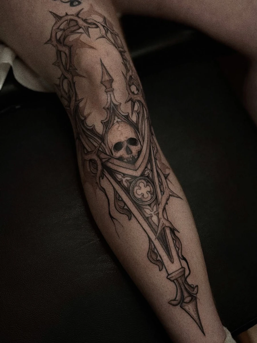 Merci Marvyn 💀✨ Fait à @arcanesansnom.tattooshop #gothtattoo #ornementaltattoo