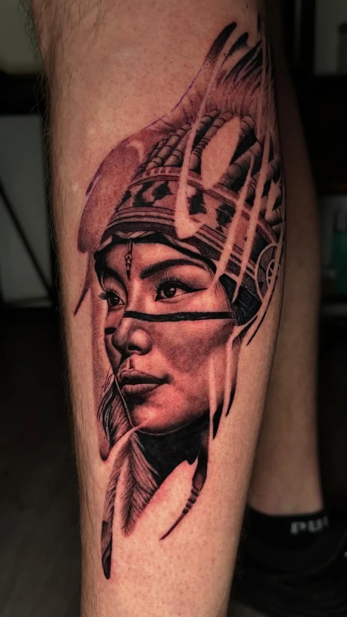 Pocahontas. - - Réalisé avec : @probodysupply @tattooproton @fkirons @pantheraink @tattoovision_on - - #tattoo #realistictattoos #blackandgreytattoo #indien #castres