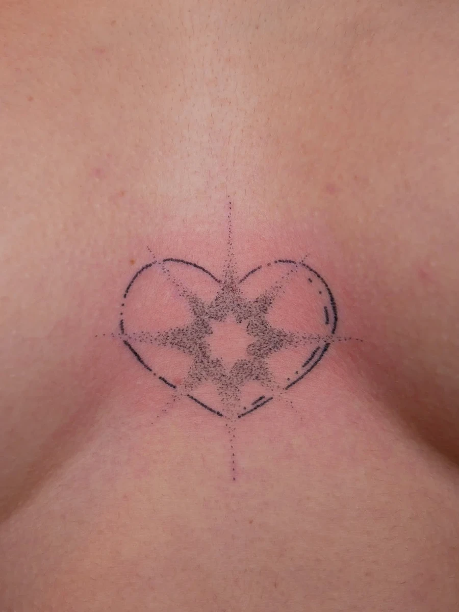 Travail de Emma - Paris Handpoke Tattoo