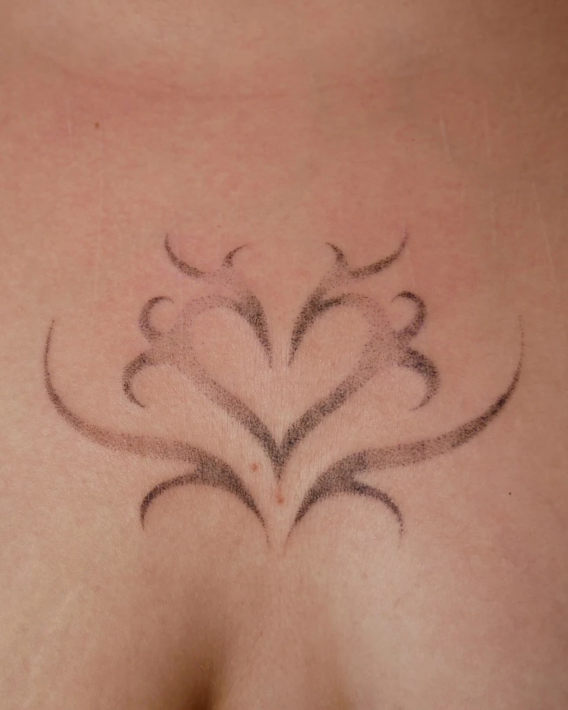 Travail de Emma - Paris Handpoke Tattoo