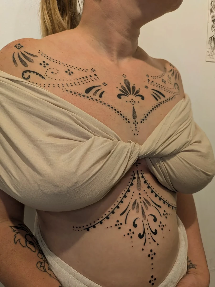Angelique, chest / underboobs / tétons. Merci d'avoir adopté ce projet.