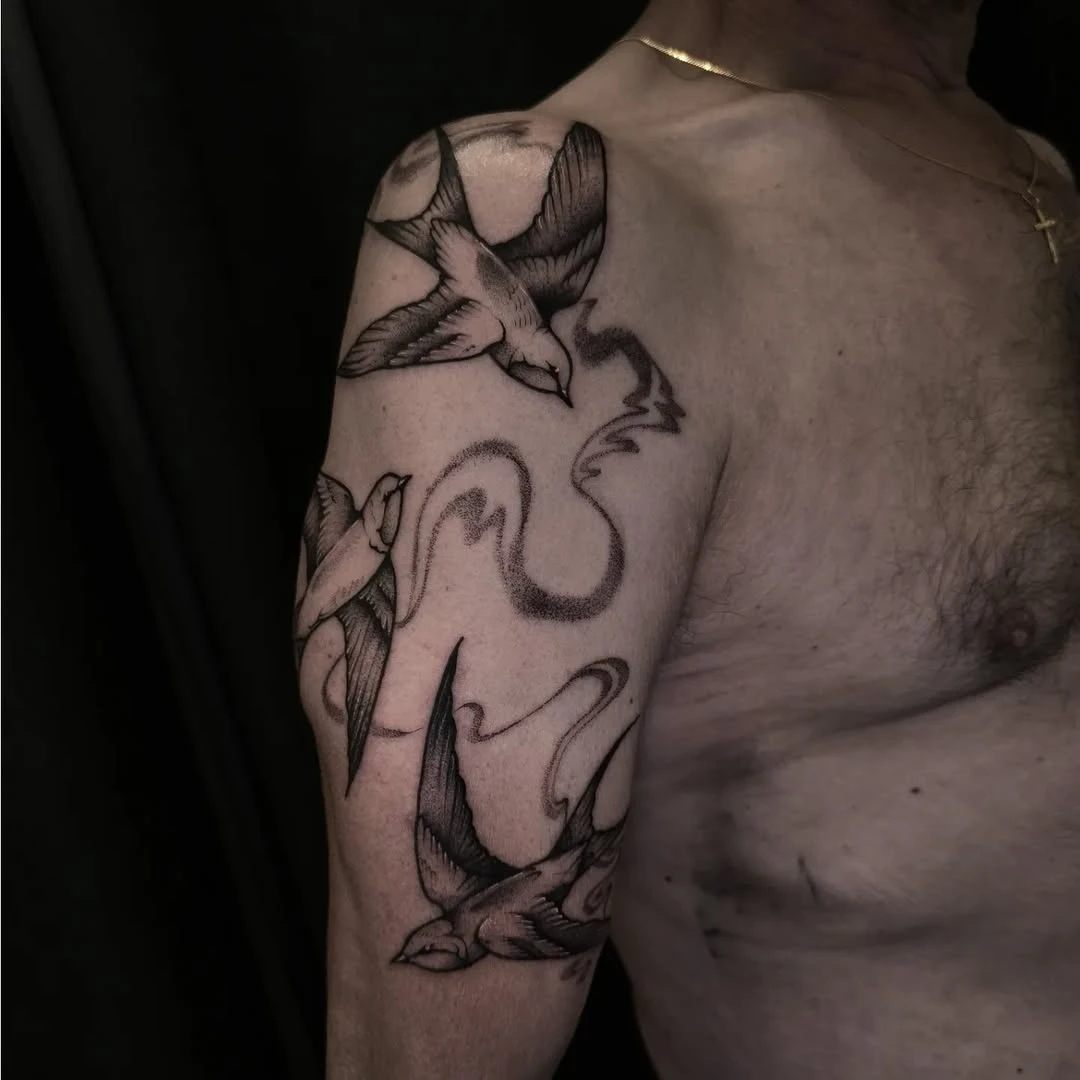 Swallows 🕊️ Merci pour ta confiance Fabrice ! #blackworktattoo #swallows #birdtattoo