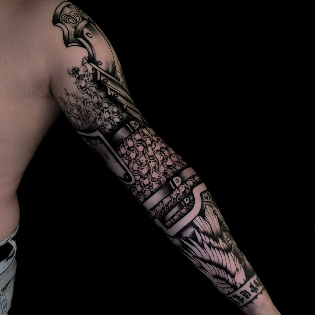 ⚔️ Black Armor ⚔️ avant-dernière séance sur le bras de Logan, un big merci pour sa confiance ! 🙏 #medievaltattoo #blackworktattoo