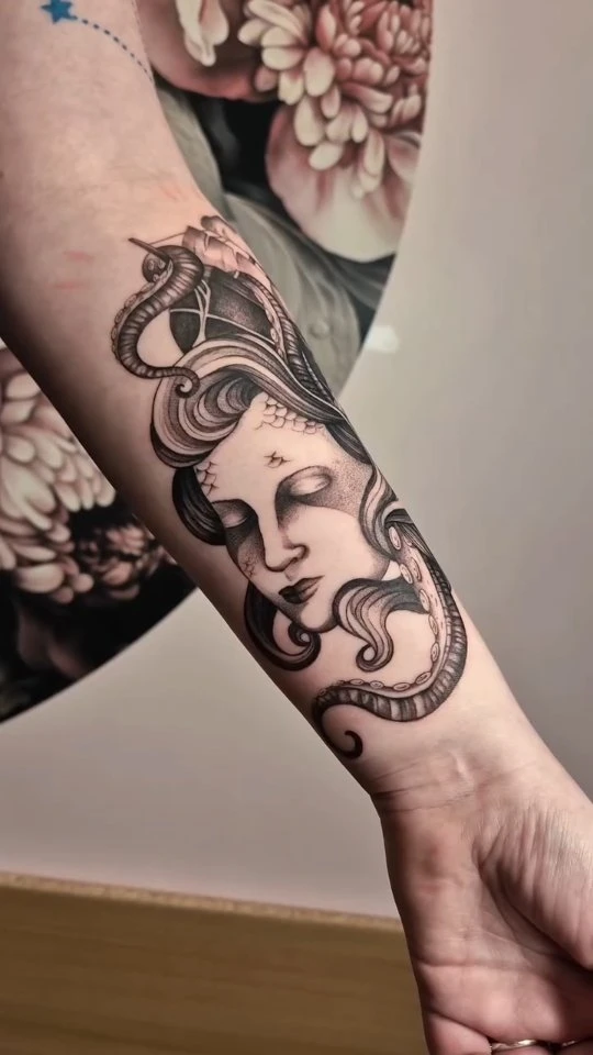 Travail de Chardon Doré Tattoo