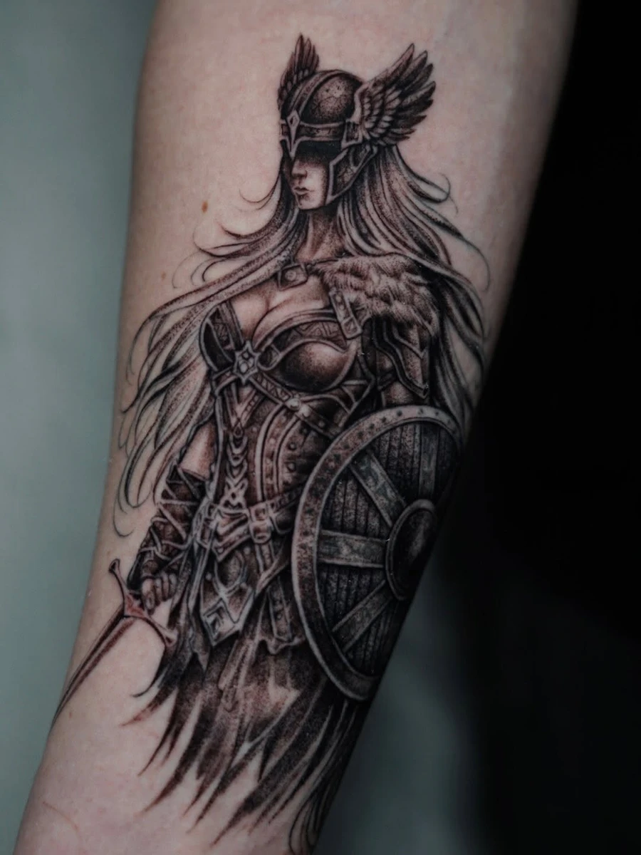 Valkyrie en micro-réalisme noir et blanc, travaillée au 3RL et pointillisme de traînée.