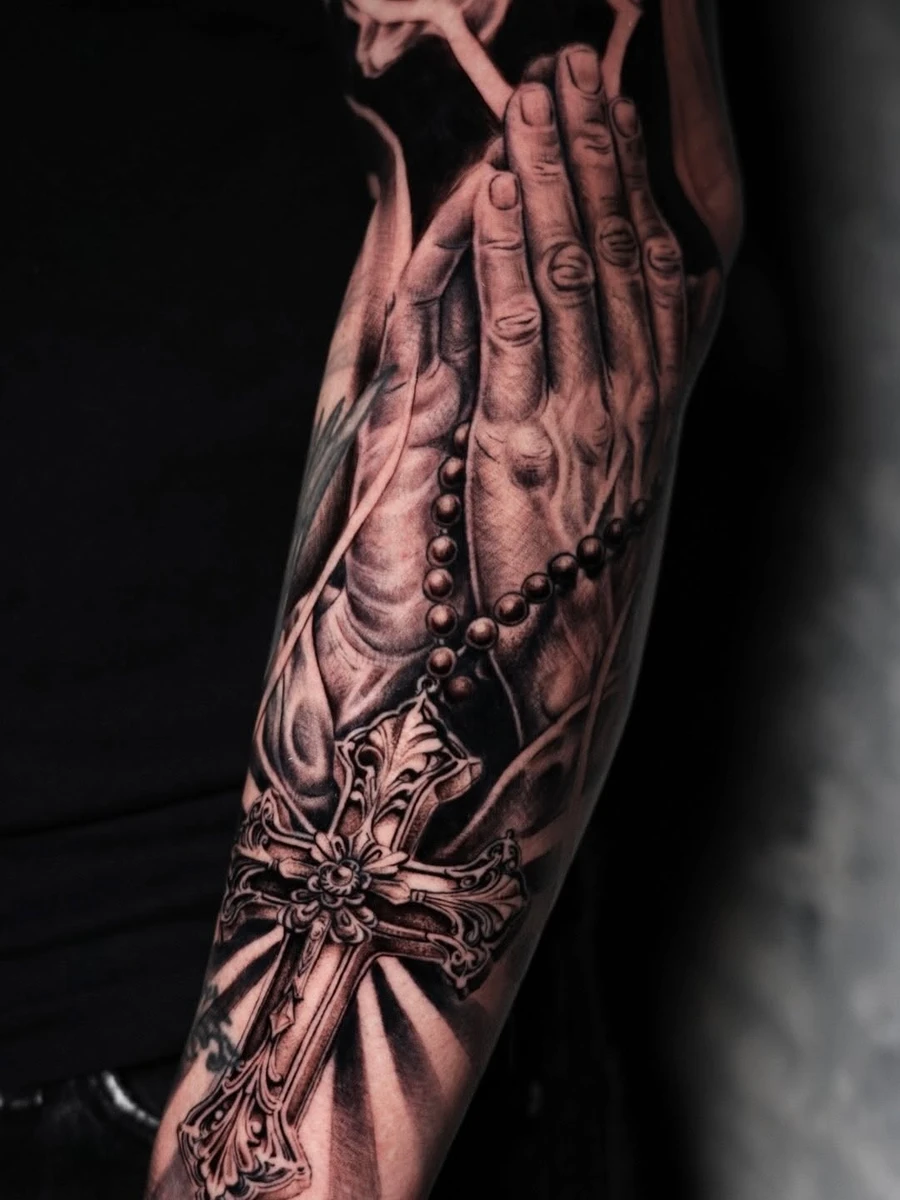 Un grand classique du tatouage en black & grey, réalisé en deux séances avec patience et technique.