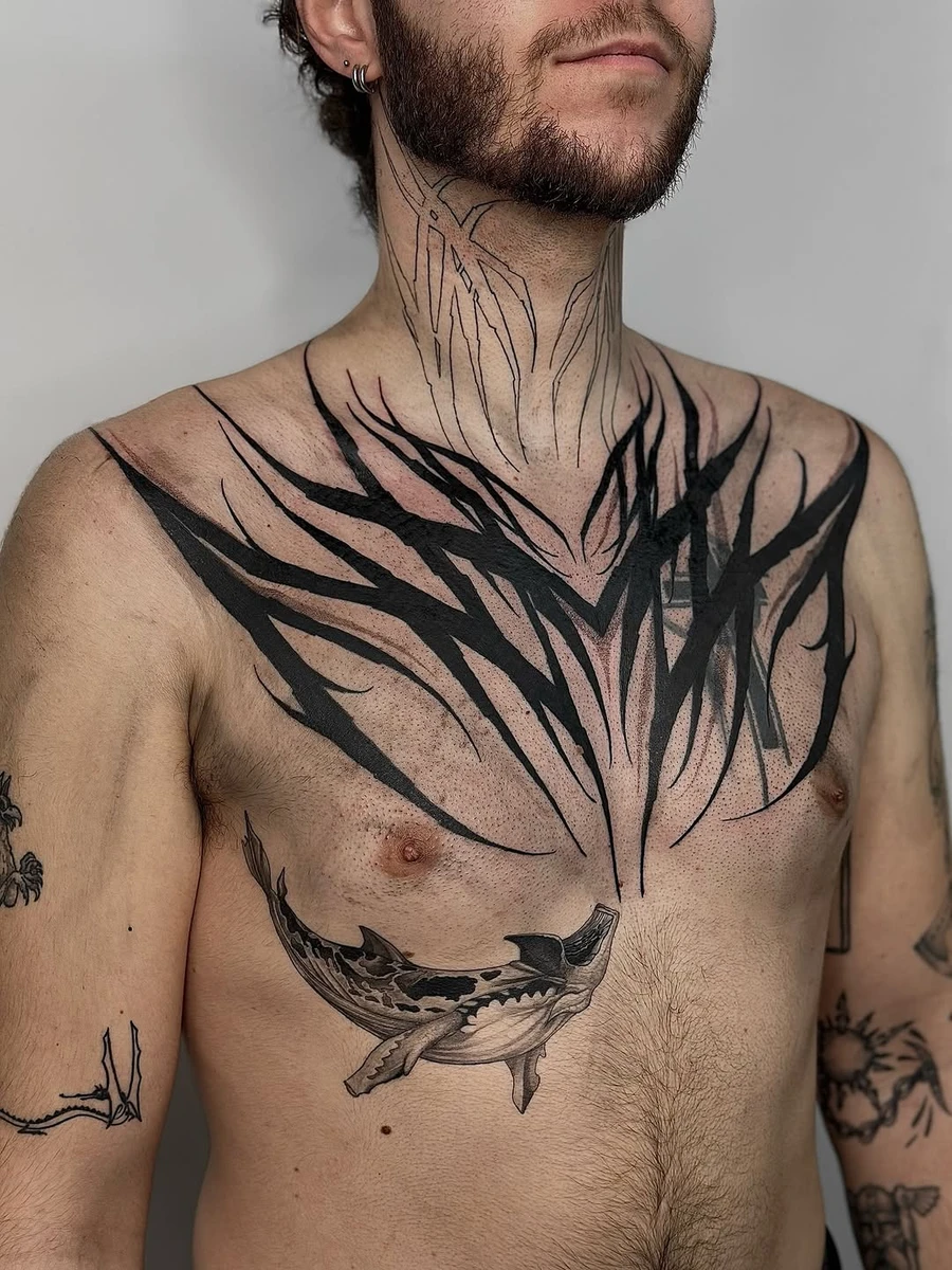 En travaux — réalisé à @noir_boreal #blackworktattoos #abstractattoo