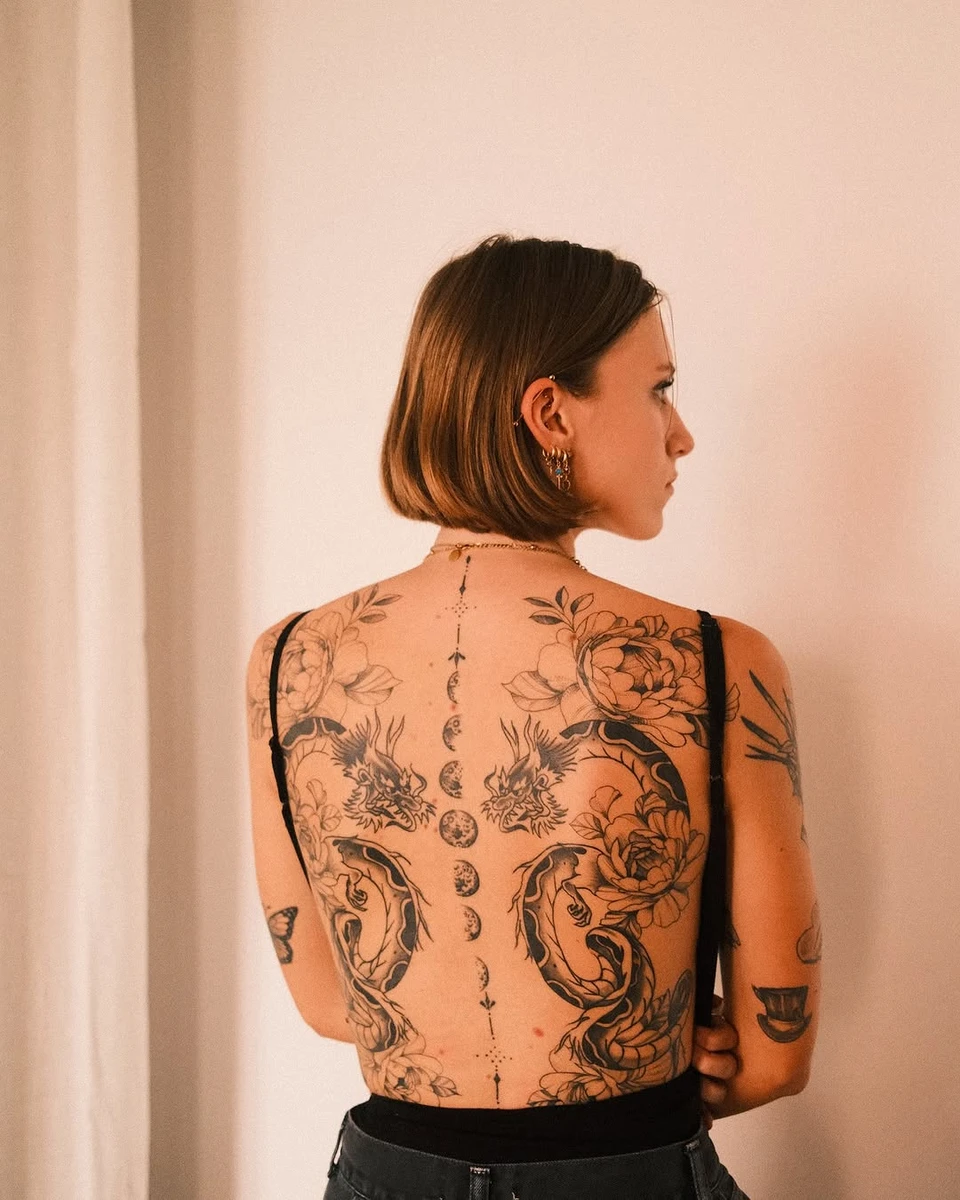 Dos cicatrisé, une pivoine. Merci Pauline pour ton projet.